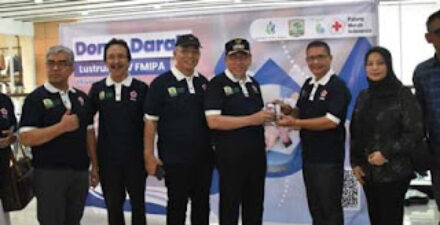 Wawako Padang Apresiasi FMIPA Unand Gelar Donor Darah di Lustrum XIV