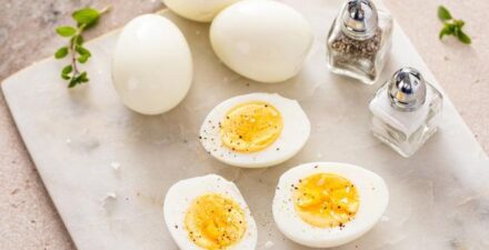 Telur Rebus Matang vs Setengah Matang, Mana Lebih Sehat?