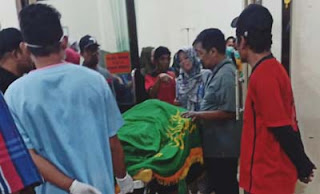 Siswi SD korban tertimpa pohon tumbang.