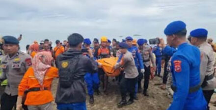 Evakuasi penemuan jenazah diduga orang terseret ombak