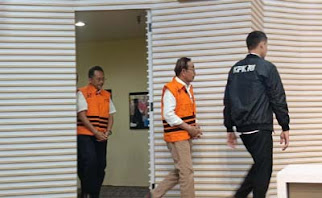 KPK menahan eks Dirut Hutama Karya Bintang Perbowo dan eks Kadiv Pengembangan Bisnis dan Investasi, M Rizal Sutjipto terkait dugaan korupsi pengadaan lahan di sekitar JTTS.