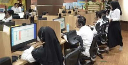 Suasana di kantor contact center (CC) PLN 123.