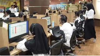 Suasana di kantor contact center (CC) PLN 123.