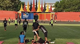 Latihan pemain Semen Padang FC jelang laga perdana melawan Persib Bandung.
