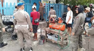 PLN gandeng Satpol PP tertibkan PKL di sekitar gardu listrik.