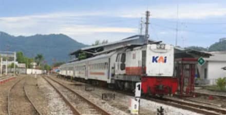 Kereta Api Si Binuang yang menjadi angkutan favorit di KAI Divre II Sumbar