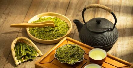 Minum teh hijau setiap hari ternyata punya dampak terhadap tekanan darah tinggi.