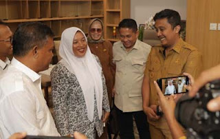 Aksi Heroik Bidan Dona Diganjar Penghargaan