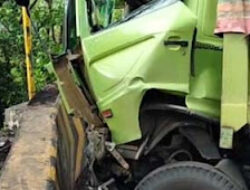 Rem Blong, Truk Batubara Alami Kecelakaan