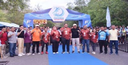 Wako Pariaman Yota Balad membuka iven lari Pariaman Fun Run 2025.