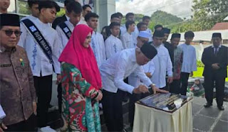 Gubernur Sumatera Barat, Mahyeldi Ansharullah, meresmikan