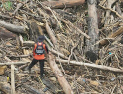 Pencarian Korban Hanyut di Pasbar Masih Berlangsung Hari Kedua