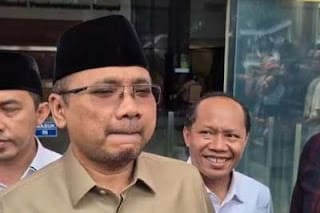 Mantan Menag Yaqut Cholil Qoumas usai menjalani pemeriksaan di KPK