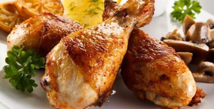 Ayam merupakan salah satu sumber protein yang baik buat tubuh. Apa yang terjadi jika makan daging ayam setiap hari?