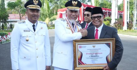 Tiga Tokoh Dianugerahi Penghargaan oleh Pemprov Sumbar pada Momentum HUT ke-80 RI