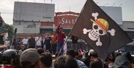 Aksi Demo Warga Pati Berakhir Ricuh