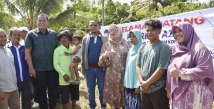 Arizal Azis Anggota DPR RI Bangun RTLH Warga Kurang Mampu Pakai Uang Pribadi di Kota Pariaman