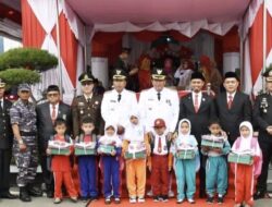 Pemko Pariaman Bagikan Seragam Gratis 1.371 Siswa Baru SD Negeri di HUT RI ke-80