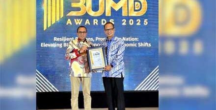 Bank Nagari kembali menorehkan prestasi membanggakan dengan meraih penghargaan Integrated Digital Banking Services (BPD) dalam ajang Indonesia Best BUMD Awards 2025 yang diselenggarakan Warta Ekonomi, Rabu (30/7/2025) di The Sultan Hotel & Residence, Jakarta.