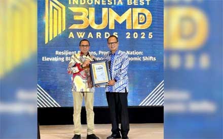 Bank Nagari kembali menorehkan prestasi membanggakan dengan meraih penghargaan Integrated Digital Banking Services (BPD) dalam ajang Indonesia Best BUMD Awards 2025 yang diselenggarakan Warta Ekonomi, Rabu (30/7/2025) di The Sultan Hotel & Residence, Jakarta.