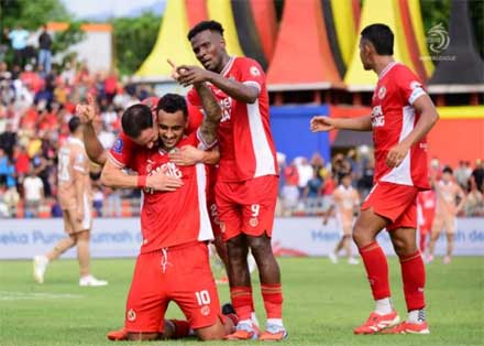 Laga Persita Tangeranf vs Semen Padang resmi ditunda.