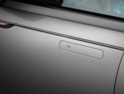 China Pertimbangkan Larang Gagang Pintu Tersembunyi Mobil Listrik