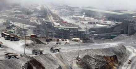 Sejumlah Haul Truck dioperasikan di area tambang terbuka PT Freeport Indonesia.
