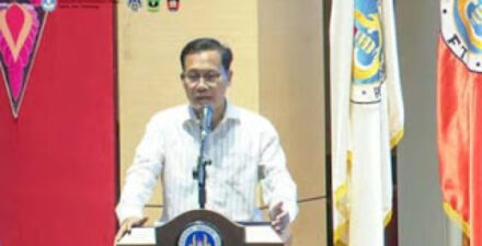 Sekjen Kemendukbangga Budi Setiyono memberikan paparan.