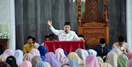 Bupati Agam, Benni Warlis, meresmikan Tabligh Akbar.