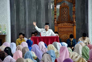 Bupati Agam, Benni Warlis, meresmikan Tabligh Akbar.