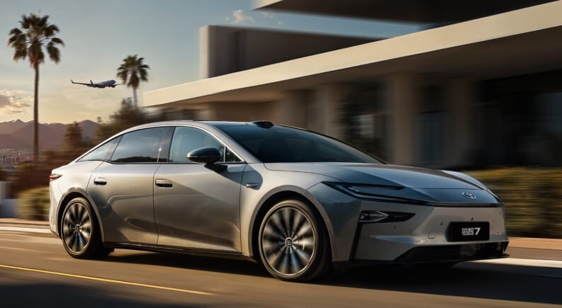 Siapkan Sedan Listrik, Toyota Gandeng Huawei dan Xiaomi.