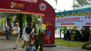 500 Paket Beras Murah Dibagikan untuk Warga Lubuk Kilangan.