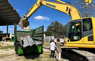 Kementerian PU mulai memperbaiki infrastruktur yang rusak akibat banjir bandang.