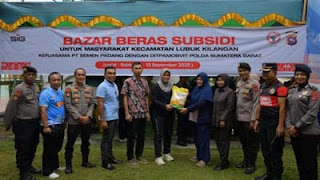Bazar beras subsidi PT Semen Padang dan Polda Sumbar.