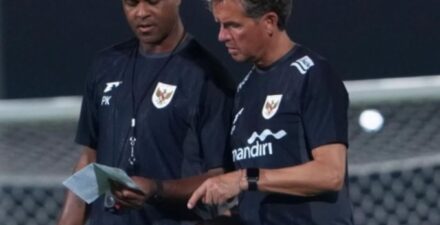 Kluivert Waspadai Kelelahan Pemain Jelang Lawan Arab Saudi