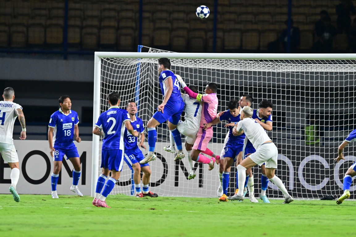 Laga Persib Bandung vs Lion City Sailors FC dimanfaatkan oleh Arema FC untuk membedah kekuatan lawan.
