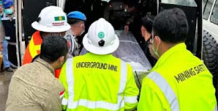 Pemberangkatan dua jenazah karyawan Freeport dari Bandara Nabire ke Jakarta.