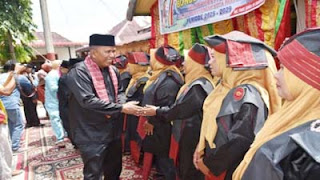 Wawako Pariaman Mulyadi menghadiri pengukuhan Bundo Kanduang.