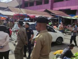 Satpol PP Padang Amankan Pasar Raya Saat CFD