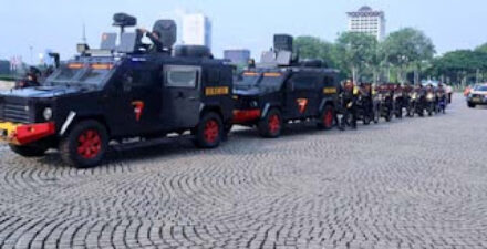 Aparat kepolisian diinstruksikan menggelar patroli skala besar gabungan di seluruh Indonesia.