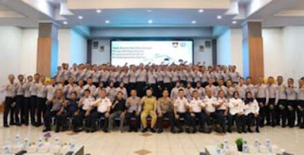 Wako Fadly Amran dengan pasukan alih daya Dishub Kota Padang.