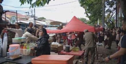 PKL Bandel di Trotoar Nanggalo Ditindak Satpol PP