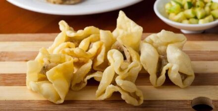 Batagor mengalahkan sushi dalam daftar sajian seafood terbaik di dunia versi Taste Atlas.