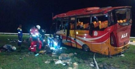 Bus ALS kecelakaan tabrak pembatas Tol Padang–Sicincin