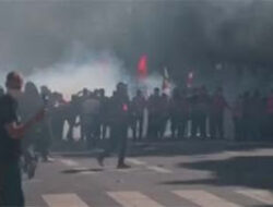 Pengunjuk Rasa Tuntut Pembatalan Reformasi Pensiun di Prancis