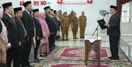 Arry Yuswandi Kukuhkan Pejabat Administrator dan Pengawas