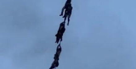 Menteri di Nepal beserta keluarganya terpaksa dievakuasi menggunakan helikopter