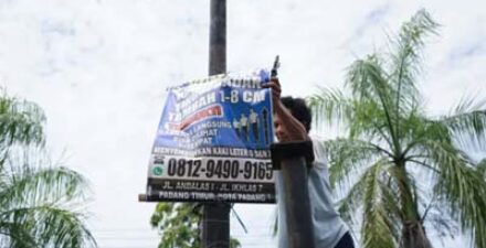 Pemko Padang Mulai Tertibkan Spanduk, Baliho