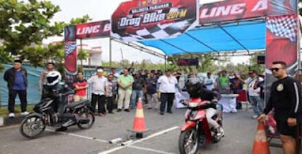 Ratusan pebalap berlaga di iven Drag Bike Walikota Pariaman Cup Tahun 2025.