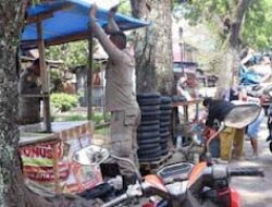 Lapak PKL di Ruang Publik Padang Dibongkar Petugas